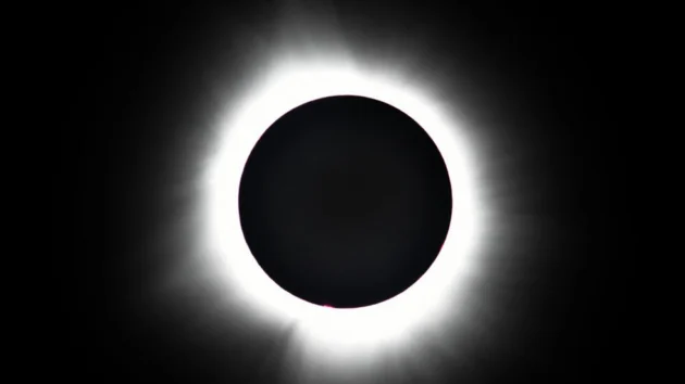 2024年4月8日、米国オハイオ州ワパコネタからAP機関が撮影した皆既日食。AP - ティモシー・D・イーズリー