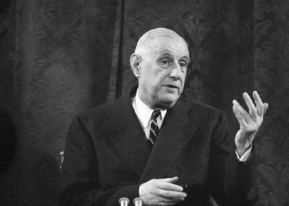 フランスのシャルル・ド・ゴール大統領は、1965年9月9日にフランスのパリで開催された記者会見で講演します。ASSOCIATED PRESS - ジャン=ジャック・ルヴィ