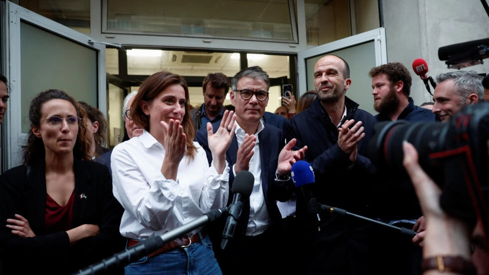 フランスの左翼政党は、急な選挙で極右に直面するために「人民戦線」を形成する