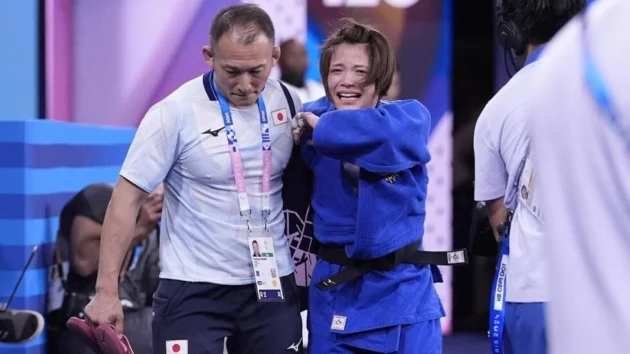 写真では、日本の柔道選手の阿部の排除後の苦悩