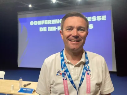 フランス国立オリンピック委員会の委員長であるデビッド・ラパルテンは、パリオリンピックの最初の週にフランスの選手のパフォーマンスを称賛した。© RFI/ポール・マイヤーズ