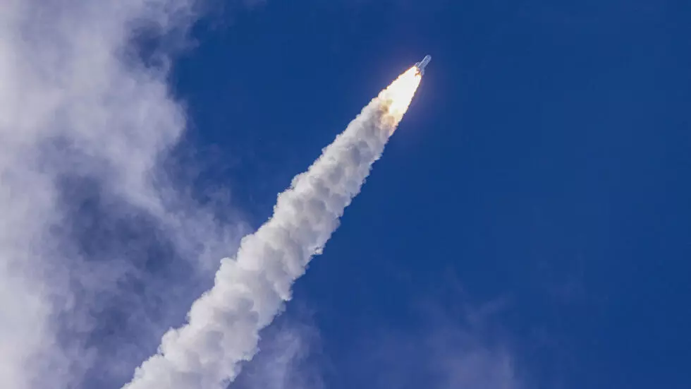 フランスの軍用衛星を搭載したヨーロッパのアリアン6号の最初の商業打ち上げ