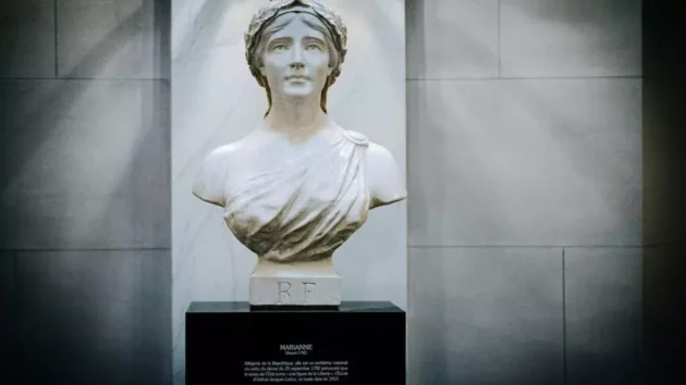 アフリカ、米国、ヨーロッパの極右で挫折し、世界の自由が衰退する