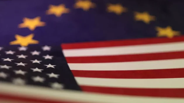 フランスのエマニュエル・マクロン大統領は金曜日に、EUに厳しい新しい関税を課すことを延期するという決定は「脆弱な一時停止」であり、ヨーロッパに利益を守り、より公正な取引を推進するよう促したと述べた。