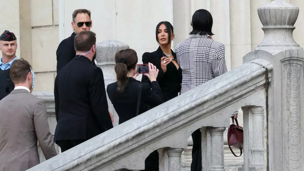 キム・カーダシアンがファッションウィークの強盗から10年後にパリの裁判所に戻る