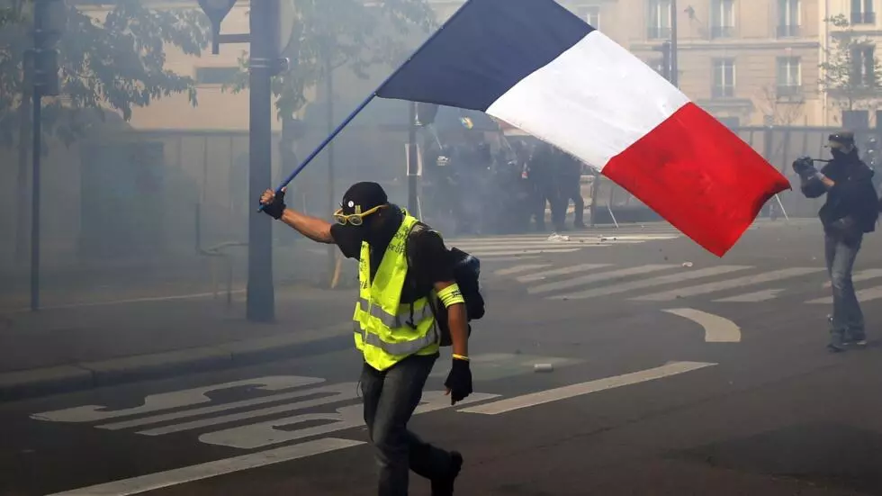 フランスがメーデーを祝って、抗議、ピクニック、政治