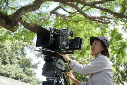 韓国の撮影監督チョ・ウンスは、2025年5月23日、カンヌ映画祭でアンジェヌー賞を受賞しました。© チョ・ウンス