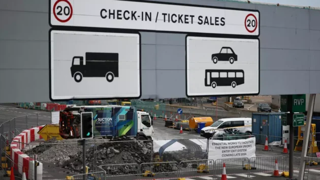 EUは10月からパスポートのスタンプをデジタルチェックに置き換える