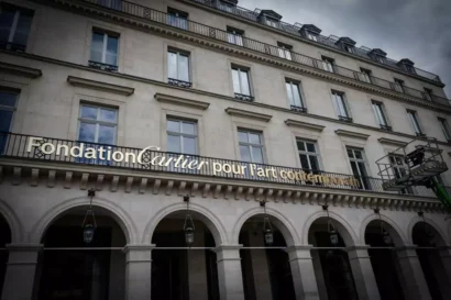 パリにあるフランス現代美術館カルティエ財団の新しい施設のファサード。新しいカルティエ財団は2025年10月25日にオープンする予定です。© AFP - ステファン・ド・サクティン