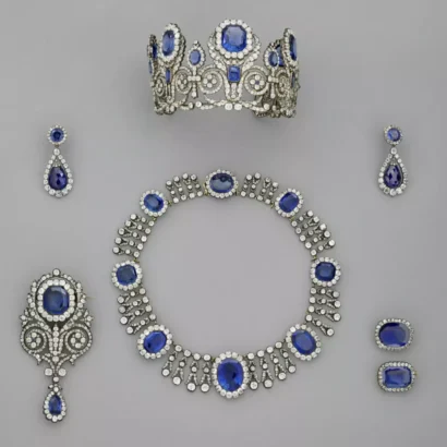 マリー・アメリ女王とホルテンセ女王が所有するサファイアセット。©ルーブル美術館