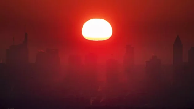 フランスの科学者は、新しい触媒を使用して廃炭素を燃料に変える