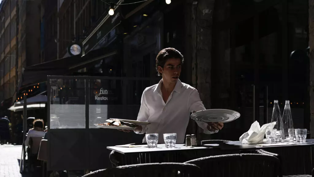 フランス料理店は、120,000件の空きポジションにより採用危機に直面しています