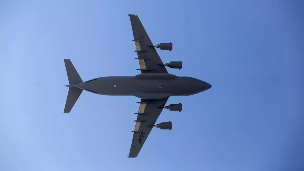 フランスは米国便の封鎖を否定し、イスラエルは防衛関係を断ち切った。